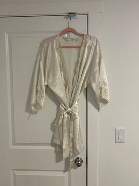 Womens Secret Cream Satin Lace Trim Robe Y2K